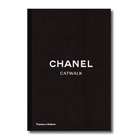 merk boeken decoratie chanel|Chanel Catwalk: The Complete Collections The Complete .